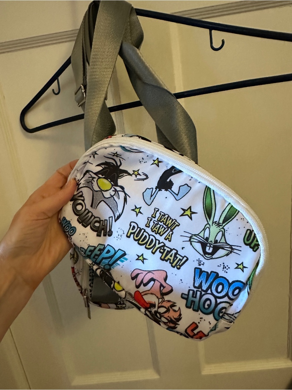 Warner Bros. White Comic Character Crossbody Bag with Gray Strap
Looney Tunes